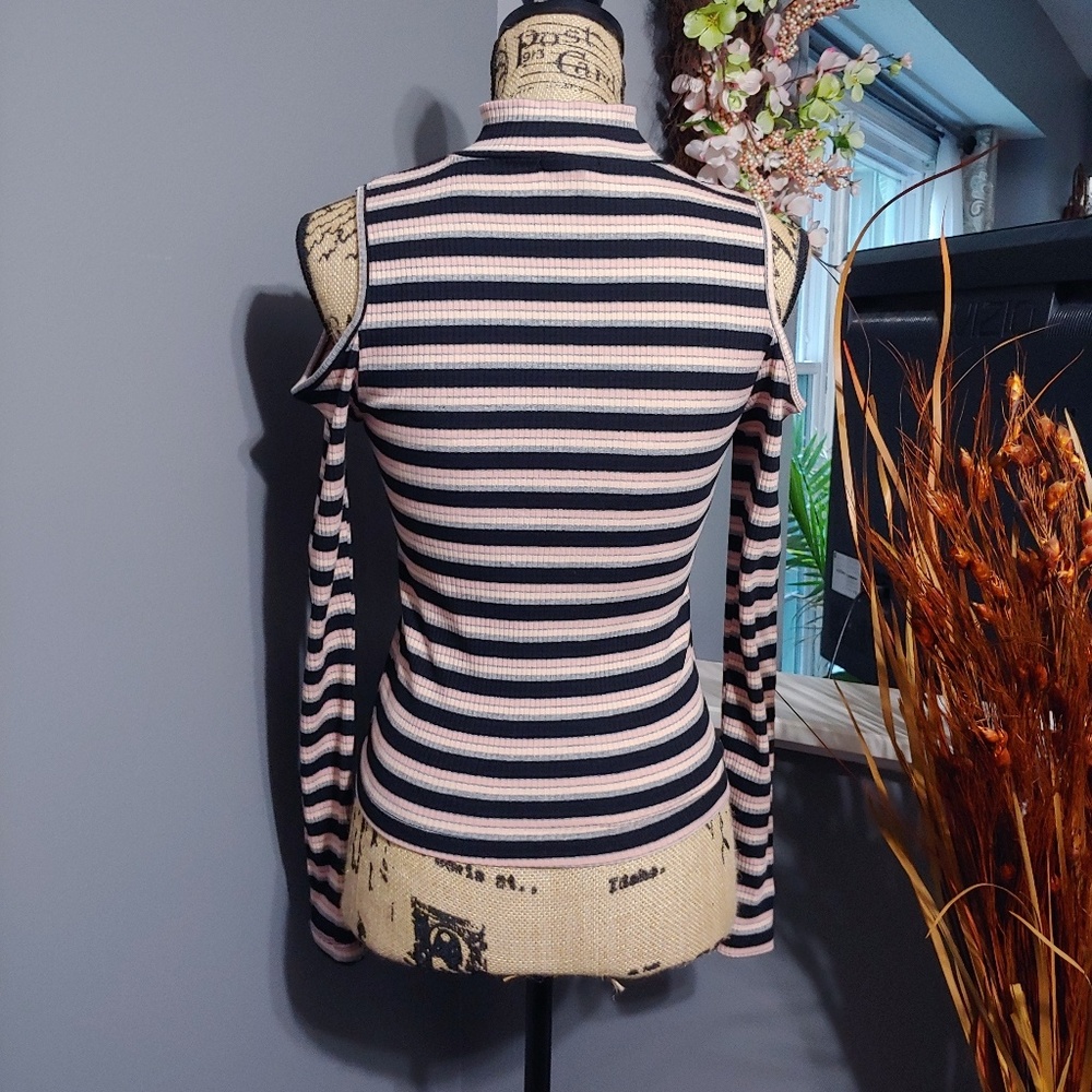 Striped Cutout Arm Knit Tee - Picture 5 of 6